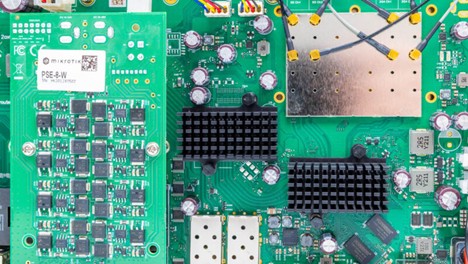 پردازنده و ماژول وایرلس سوییچ میکروتیک CRS418