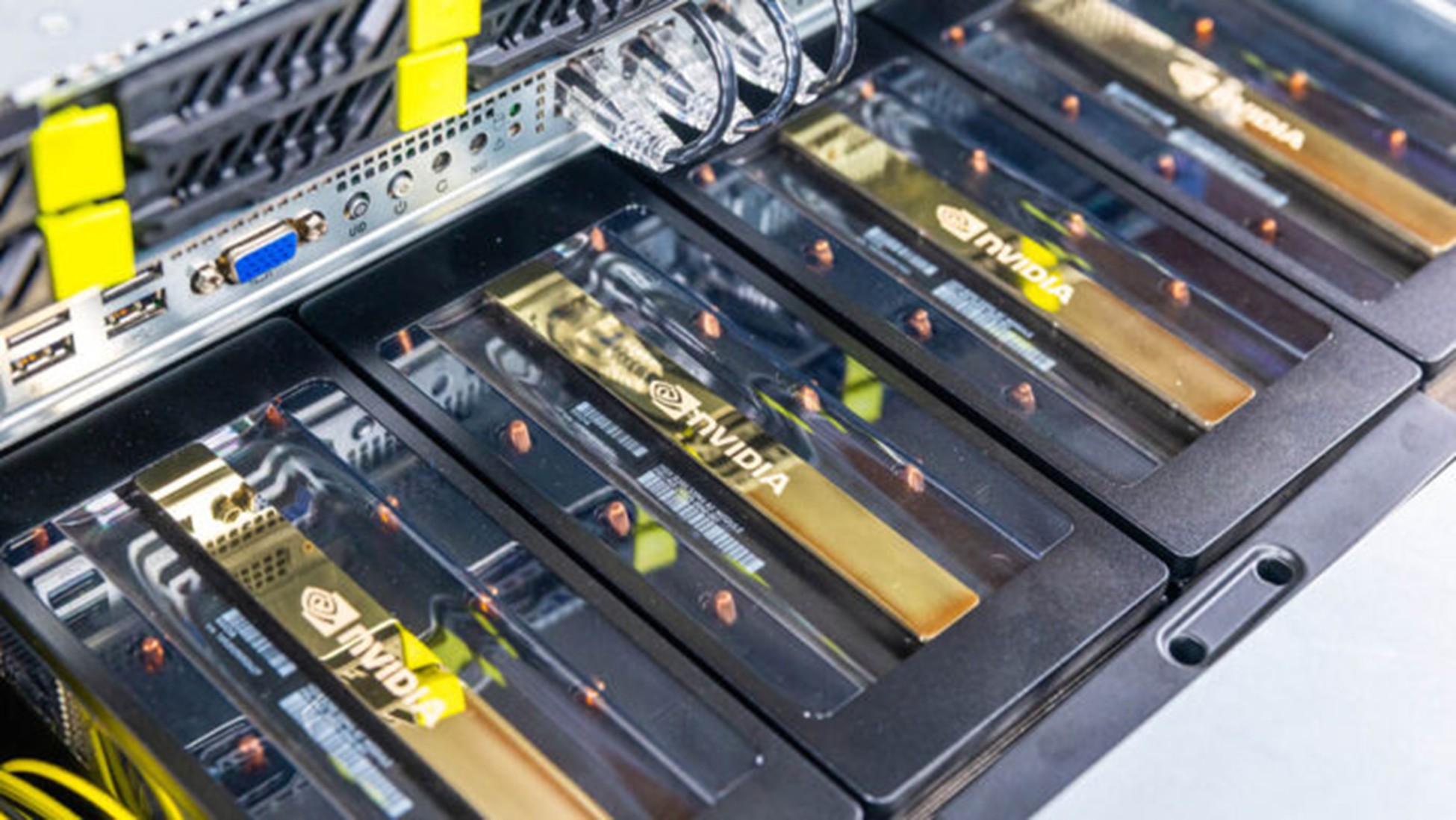 نمای جلویی سرور هوش مصنوعی 8 یونیت ASRock Rack