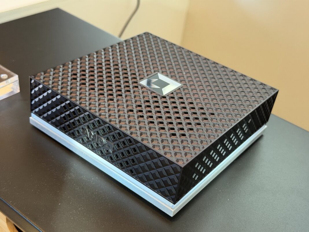 دریچه‌های خنک‌کننده در بخش بالایی شاسی AMD Ryzen AI Halo