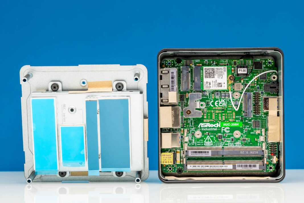 پدهای حرارتی روی درپوش پایینی برای خنک‌سازی غیرفعال رم و SSD
