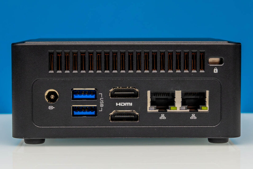 نمای پشتی دستگاه و پورت‌های شبکه و HDMI