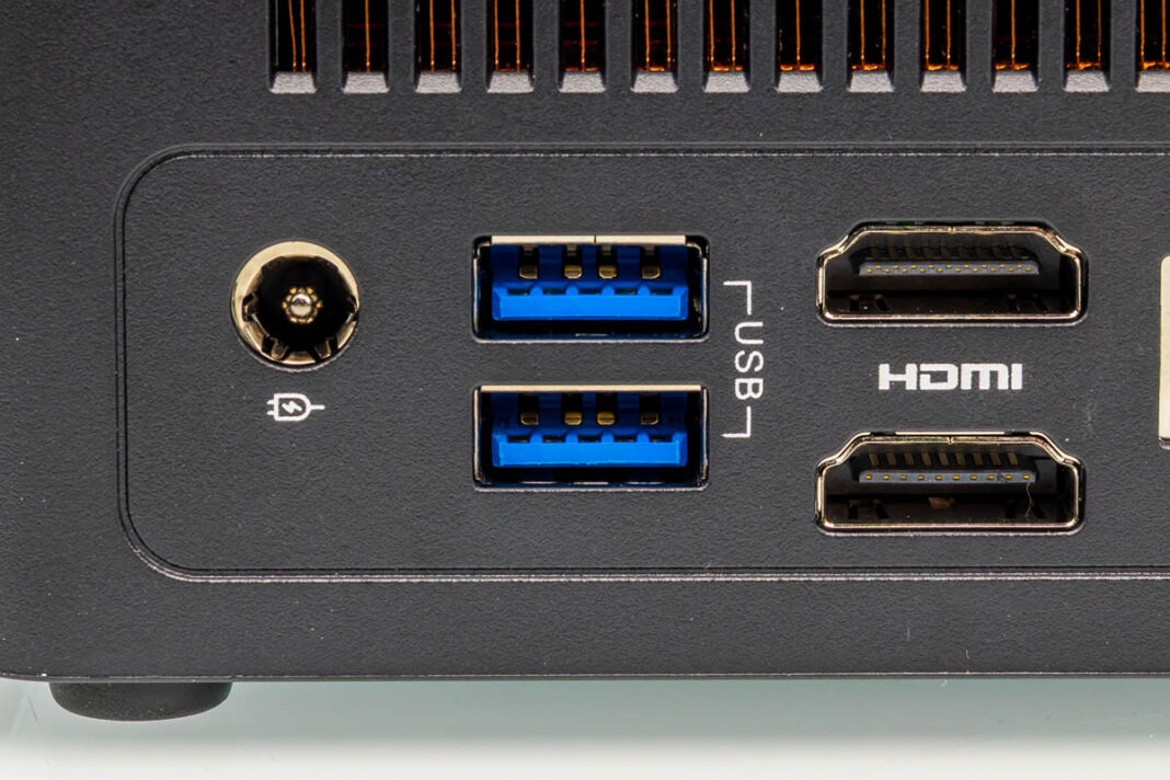 پورت‌های USB نوع A در پشت دستگاه