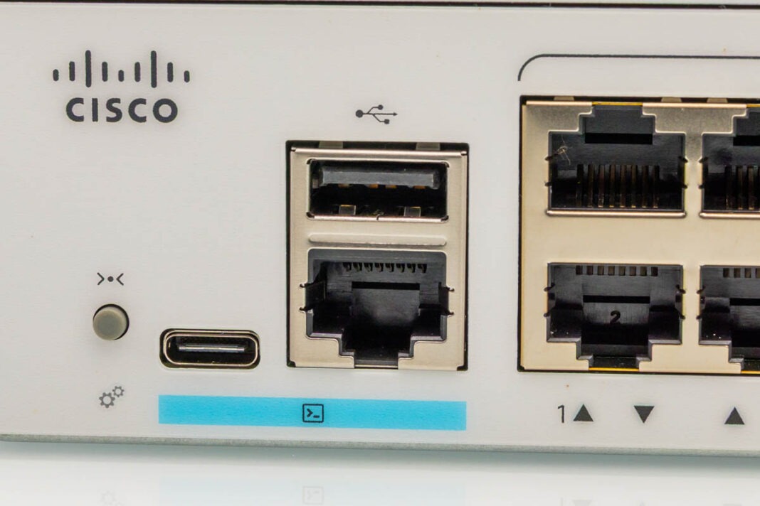 نمای نزدیک پورت‌های RJ45 سوییچ Cisco Catalyst C1300 16XTS