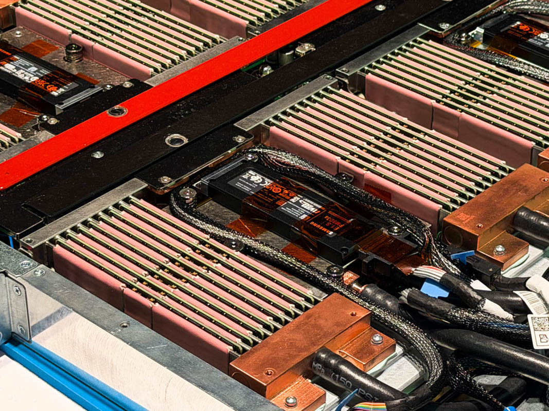 ساختار خنک‌کننده مایع برای ماژول‌های حافظه DIMM
