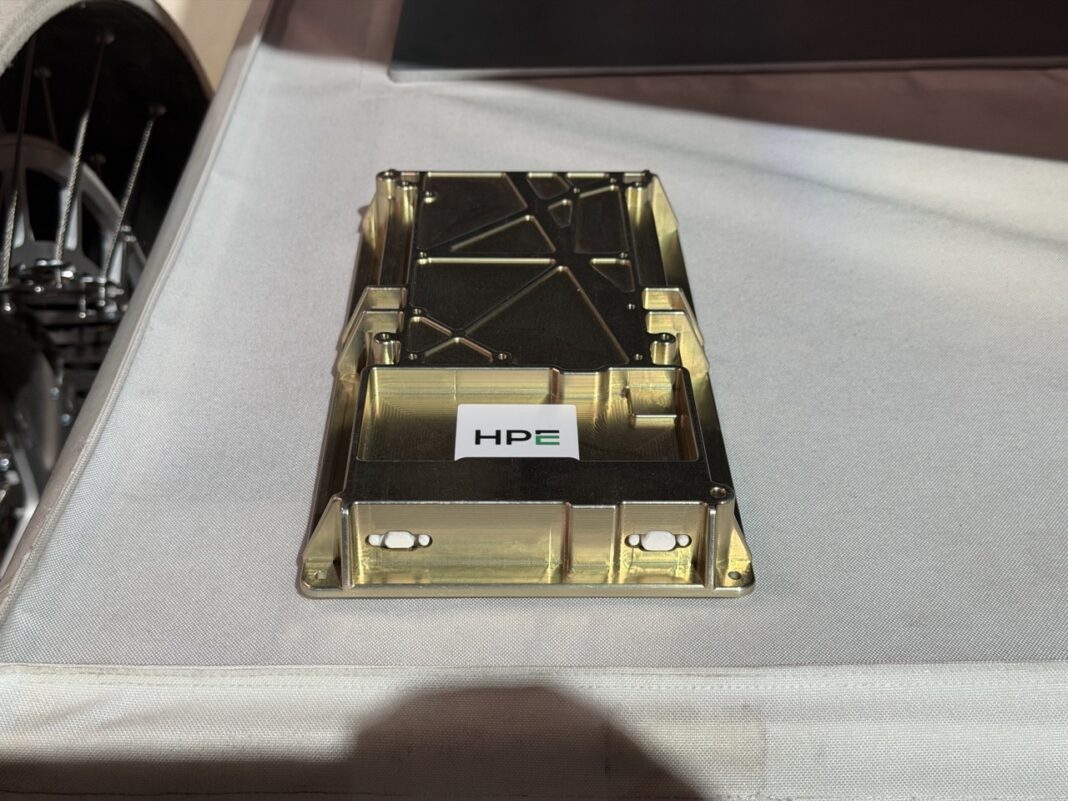 نمای نزدیک از کامپیوتر فضایی Spaceborne 4