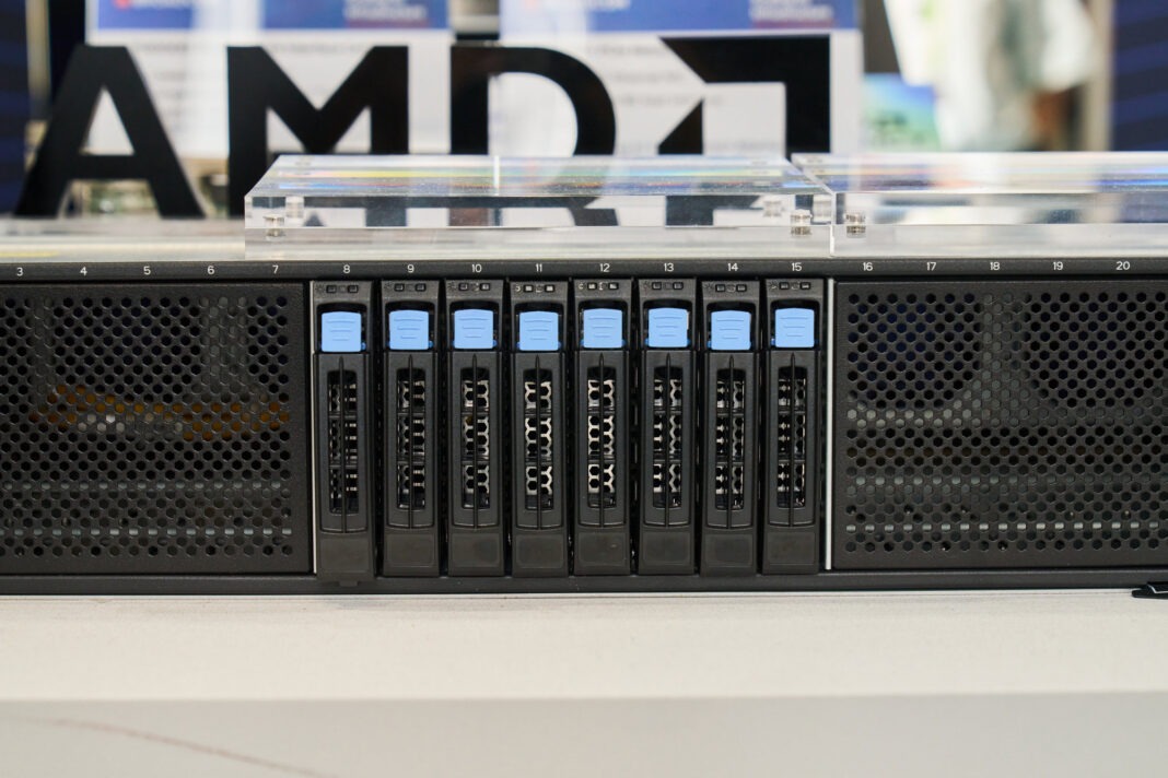 جایگاه درایوهای NVMe در سرور TN85