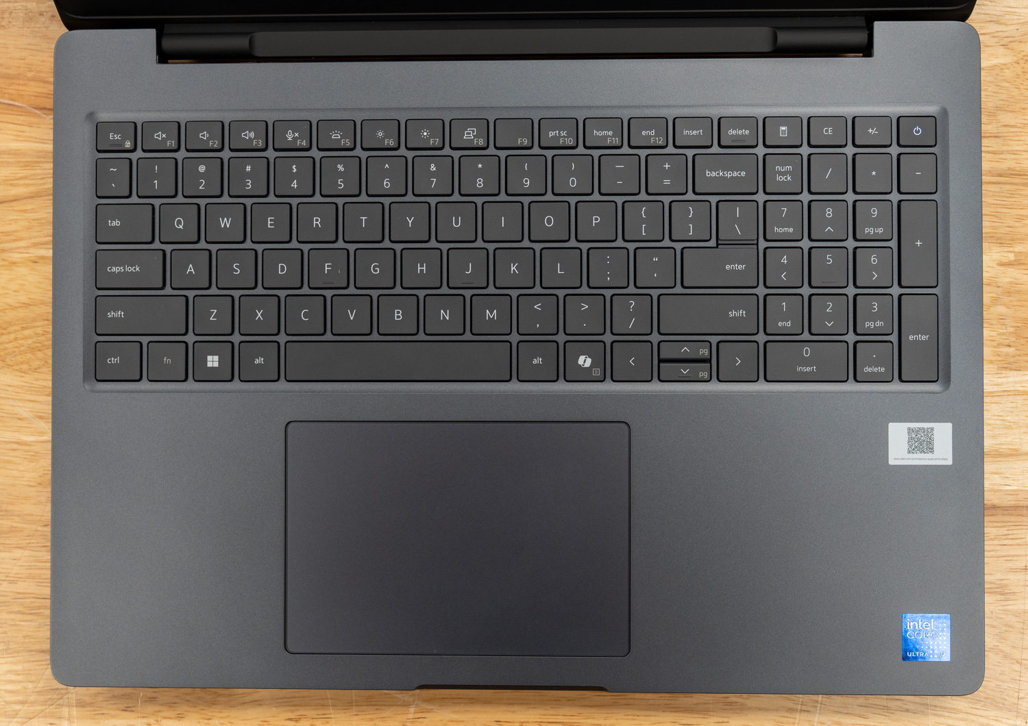 نمایشگر ۱۶ اینچی و کیبورد لپ‌تاپ Dell Pro Max 16 Plus