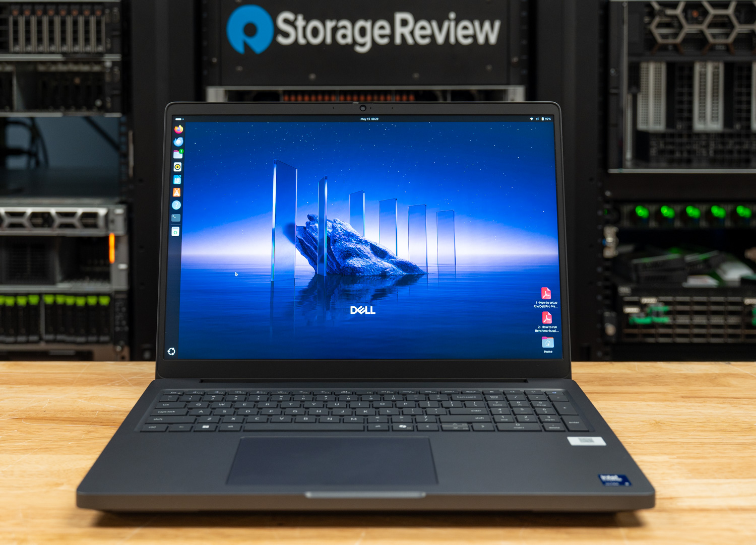 نمای جلویی لپ‌تاپ Dell Pro Max 16 Plus