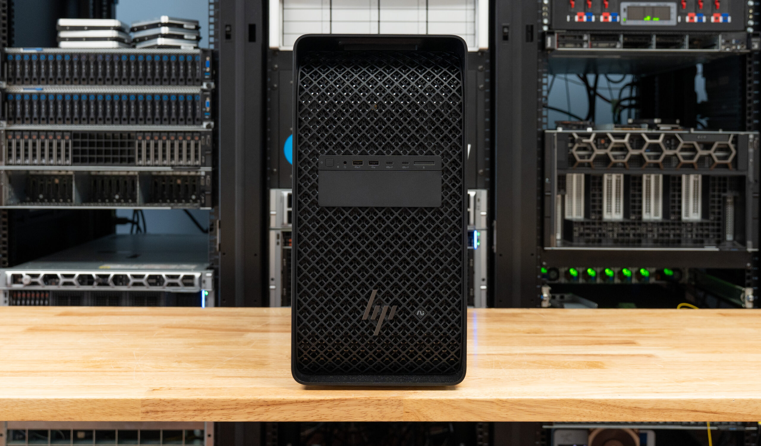 نمای کلی از ورک‌استیشن HP Z8 Fury G6i