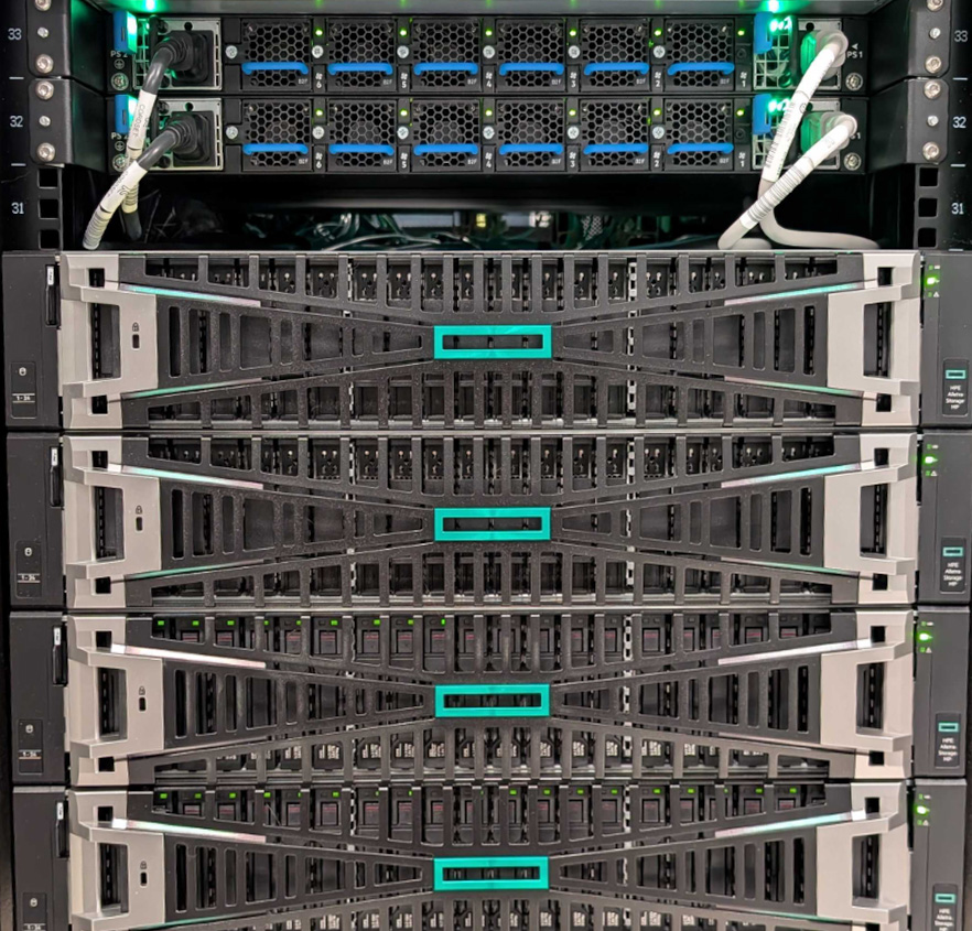 نمای کلی از سرورها و استوریج‌های سری HPE B10000 در رک