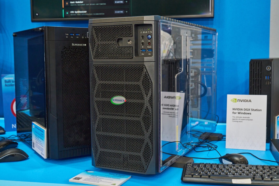 پنل شفاف کناری سیستم Supermicro Super AI Station