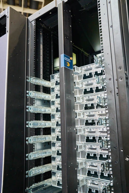 برچسب TE Connectivity روی باس‌بار