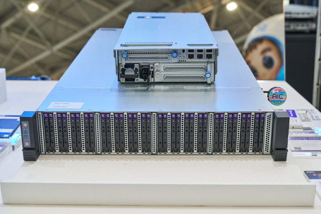 سرور ذخیره سازی AIC F2032-01-G6 JBOF