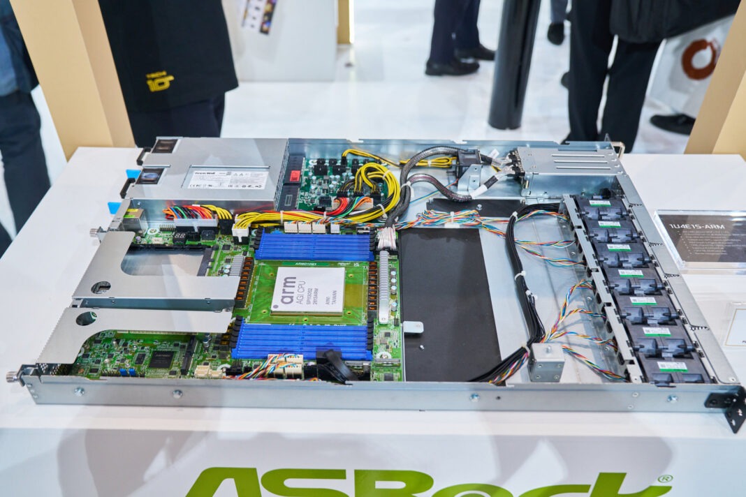 نمای کلی سرور فشرده ASRock 1U4E1S-ARM