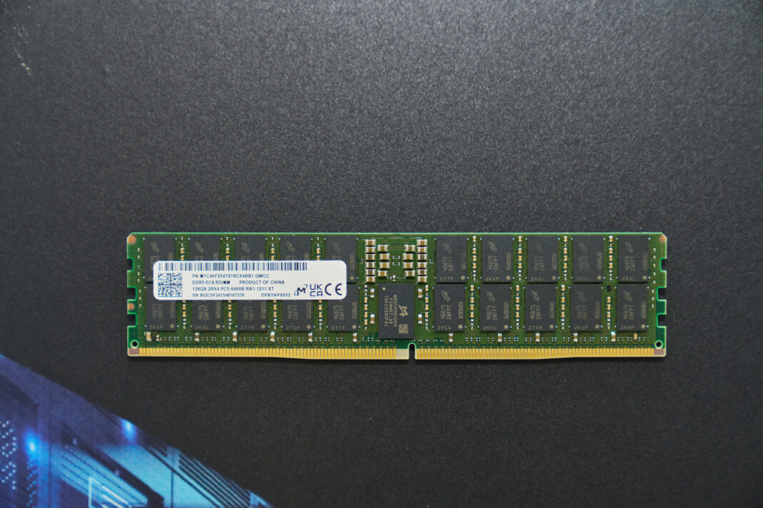 نمای نزدیک از ماژول حافظه DDR5 میکرون