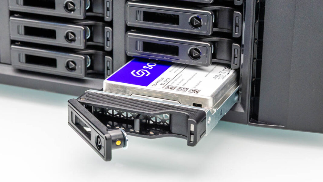 سینی درایوهای SSD در سرور