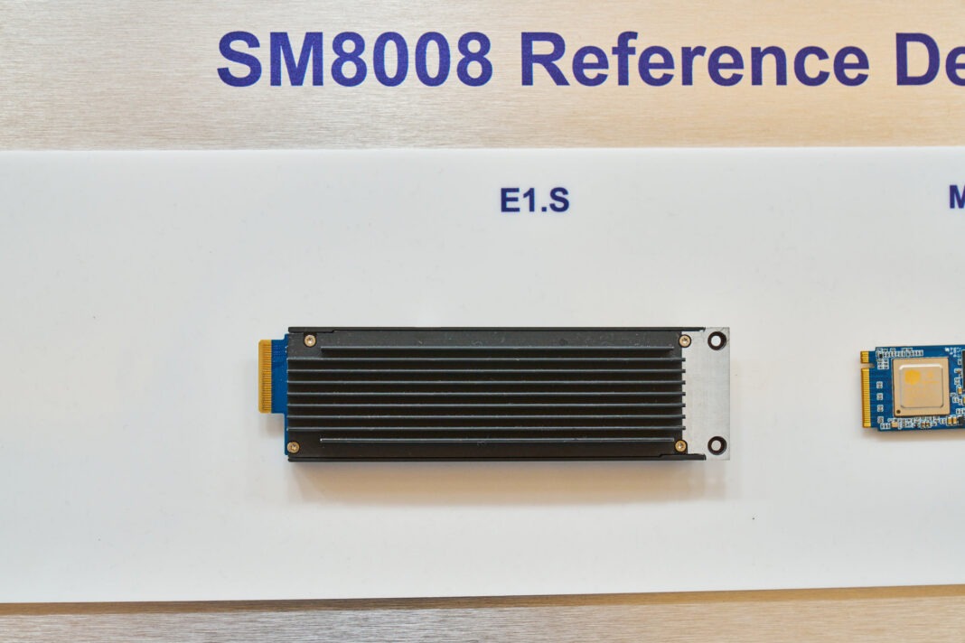 درایو مرجع فرم‌فاکتور E1.S با کنترلر SM8008