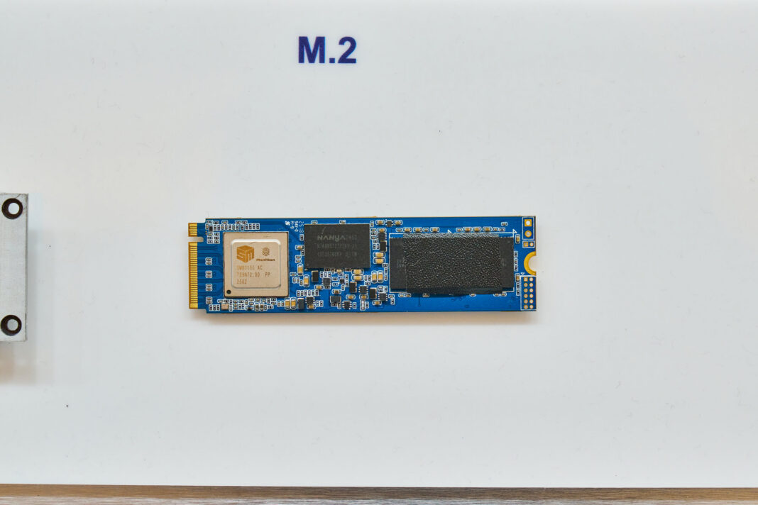 درایو مرجع فرم‌فاکتور M.2 با کنترلر SM8008