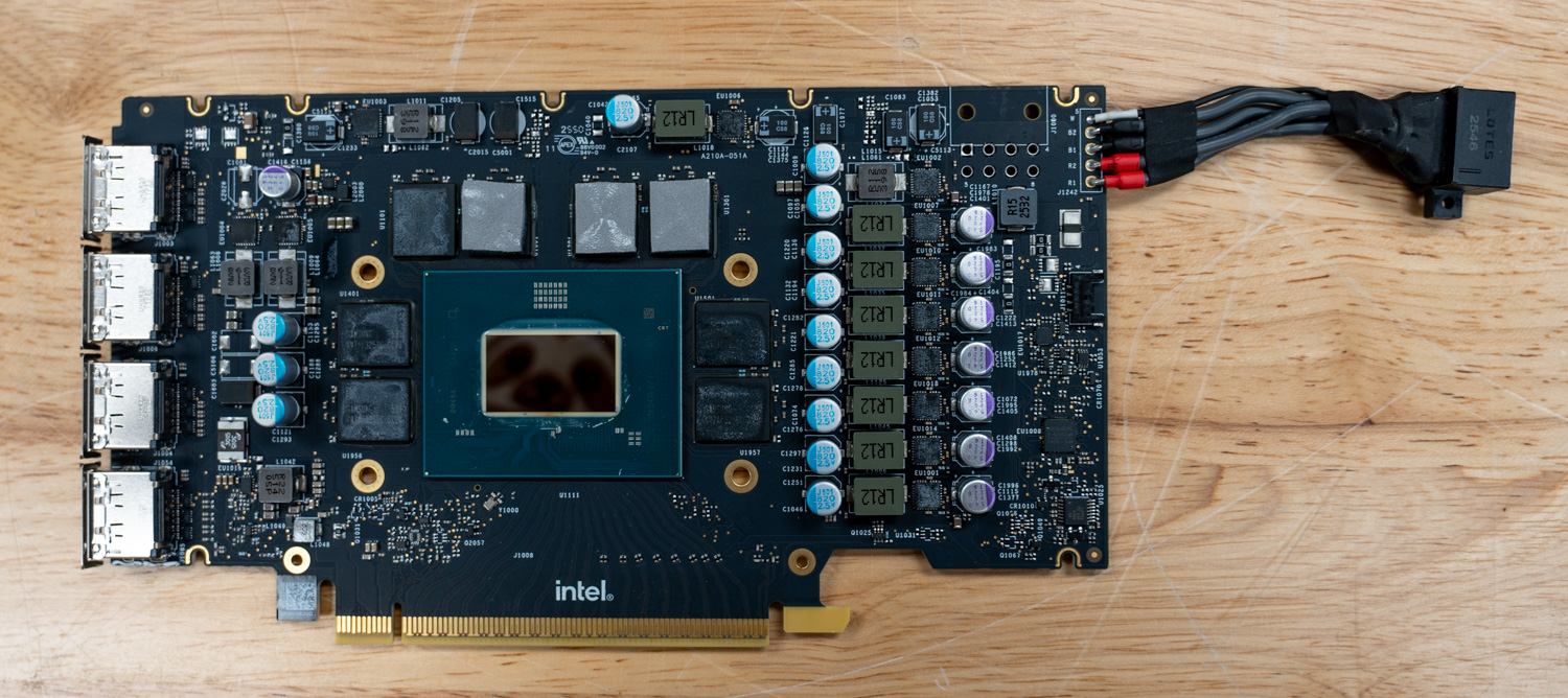 نمای روی برد گرافیک Intel Arc Pro B70