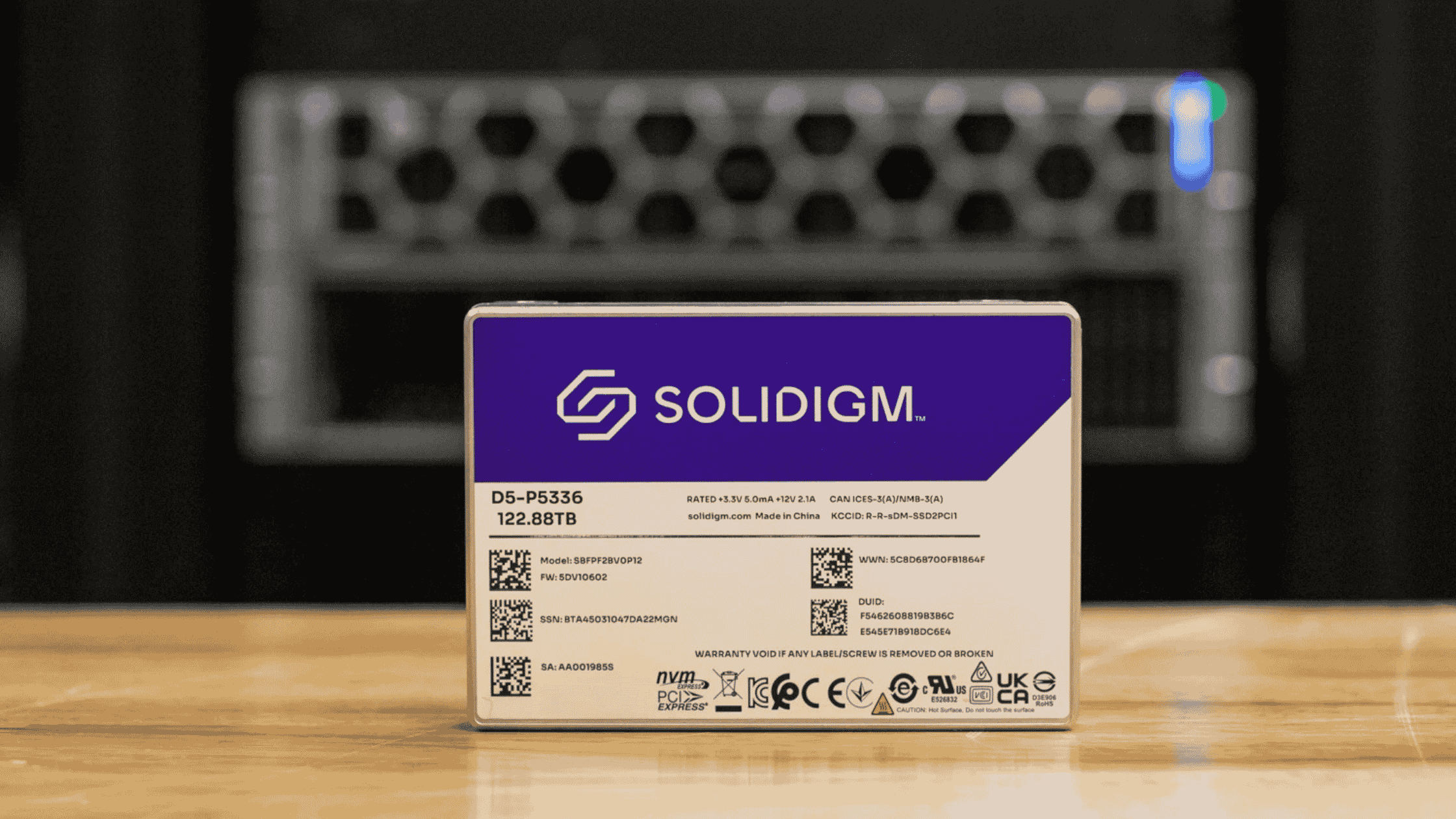 درایوهای E3.S NVMe SSD از Solidigm در تست‌های StorageReview