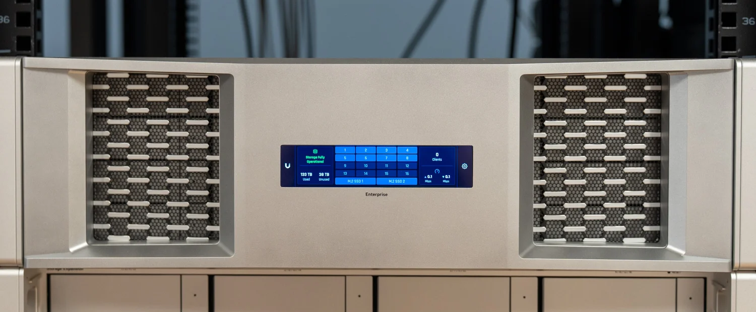نمای جلویی Ubiquiti Enterprise NAS با 16 جایگاه درایو